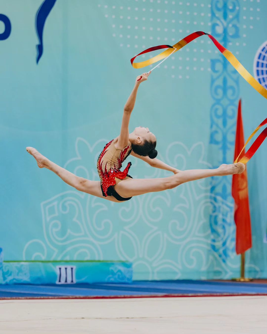 Астана төрінде жалауын желбіреткен көркем гимнастикадан халықаралық турнирдің жарқын сәттерін еске түсірейік.